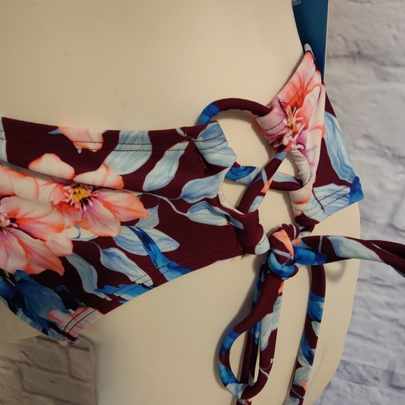 CUPSHE Women's Bikini Swimsuit Front Cross Lace Up Two Piece Bathing Suit - Picture 6 of 9